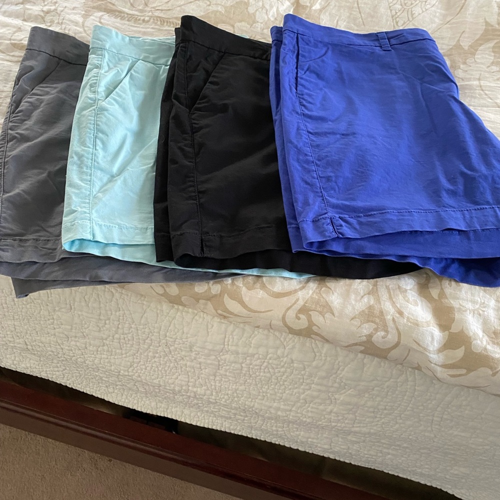 Bundle of 4 pairs of Old Navy Shorts size 18.